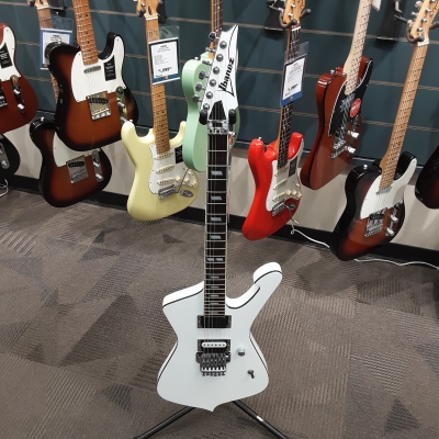 Gear Hunter | Iceman Electric Guitar - White